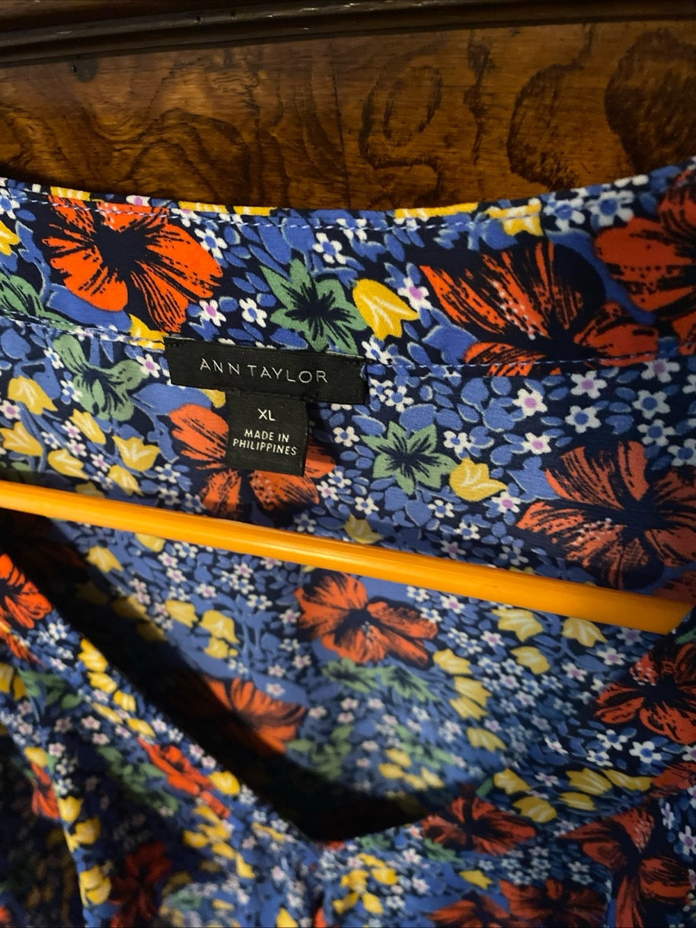 Ann Taylor floral sleeveless blouse ruffle - Picture 2 of 3